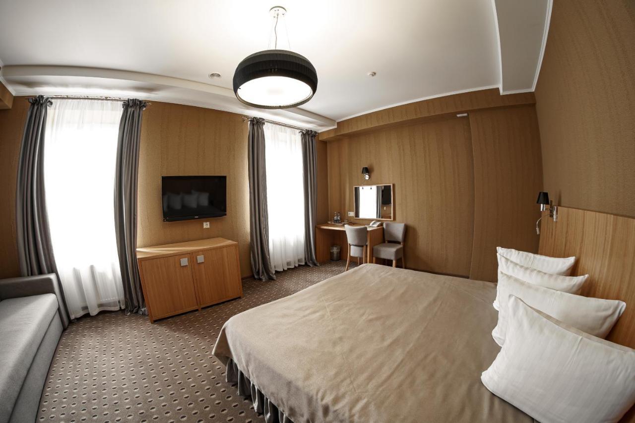 Kolobok Hotel Kniahynynok Buitenkant foto