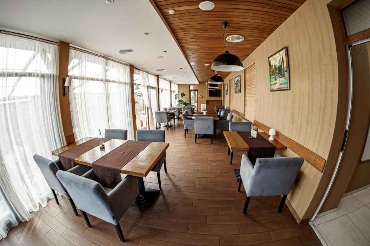 Kolobok Hotel Kniahynynok Buitenkant foto