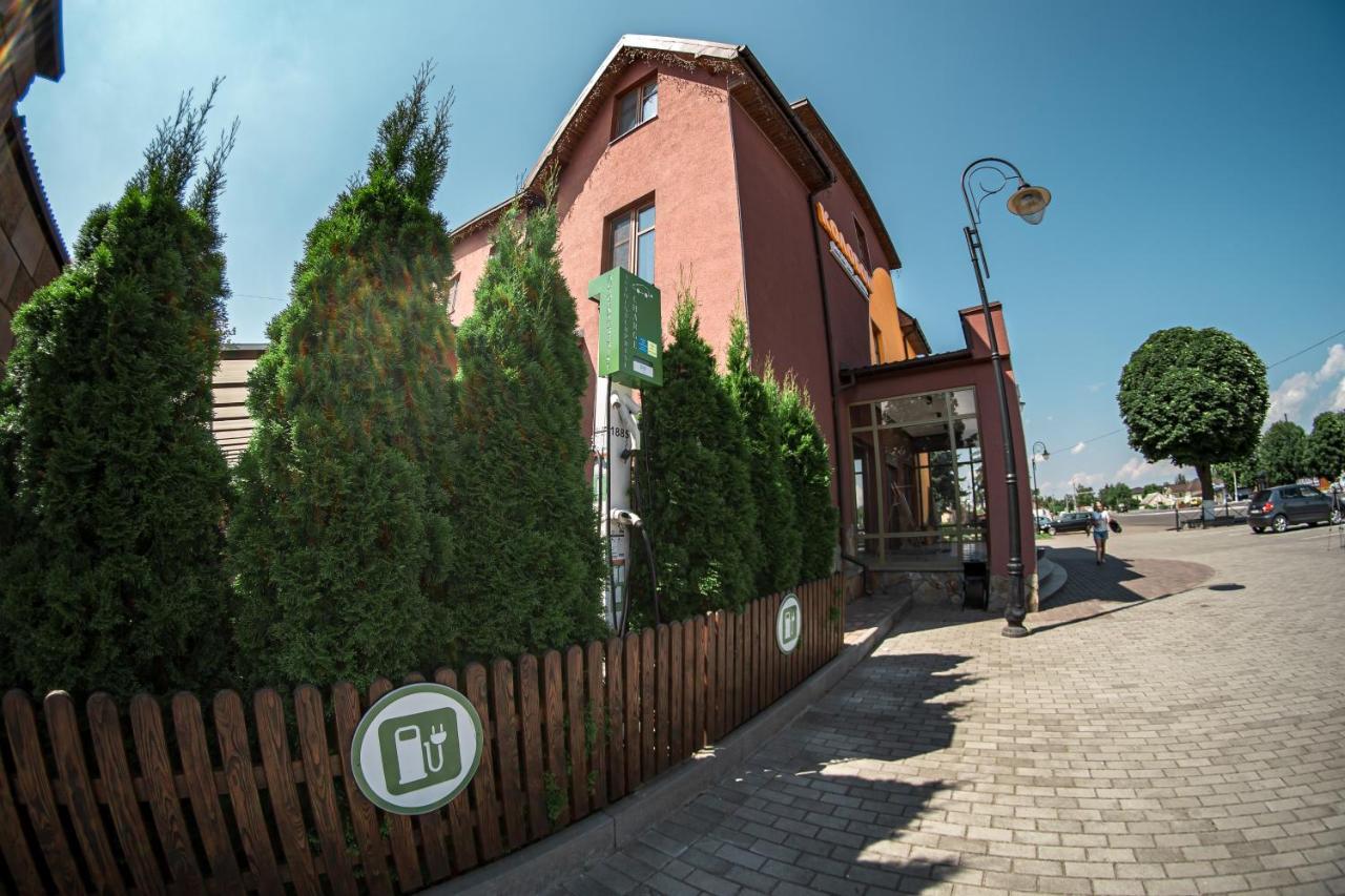 Kolobok Hotel Kniahynynok Buitenkant foto