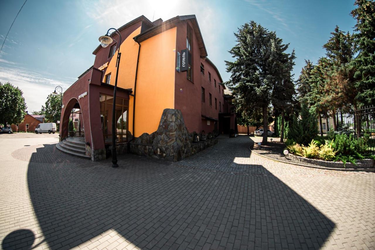 Kolobok Hotel Kniahynynok Buitenkant foto