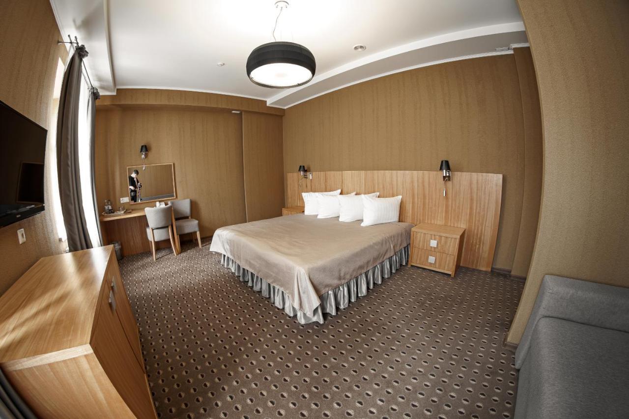 Kolobok Hotel Kniahynynok Buitenkant foto
