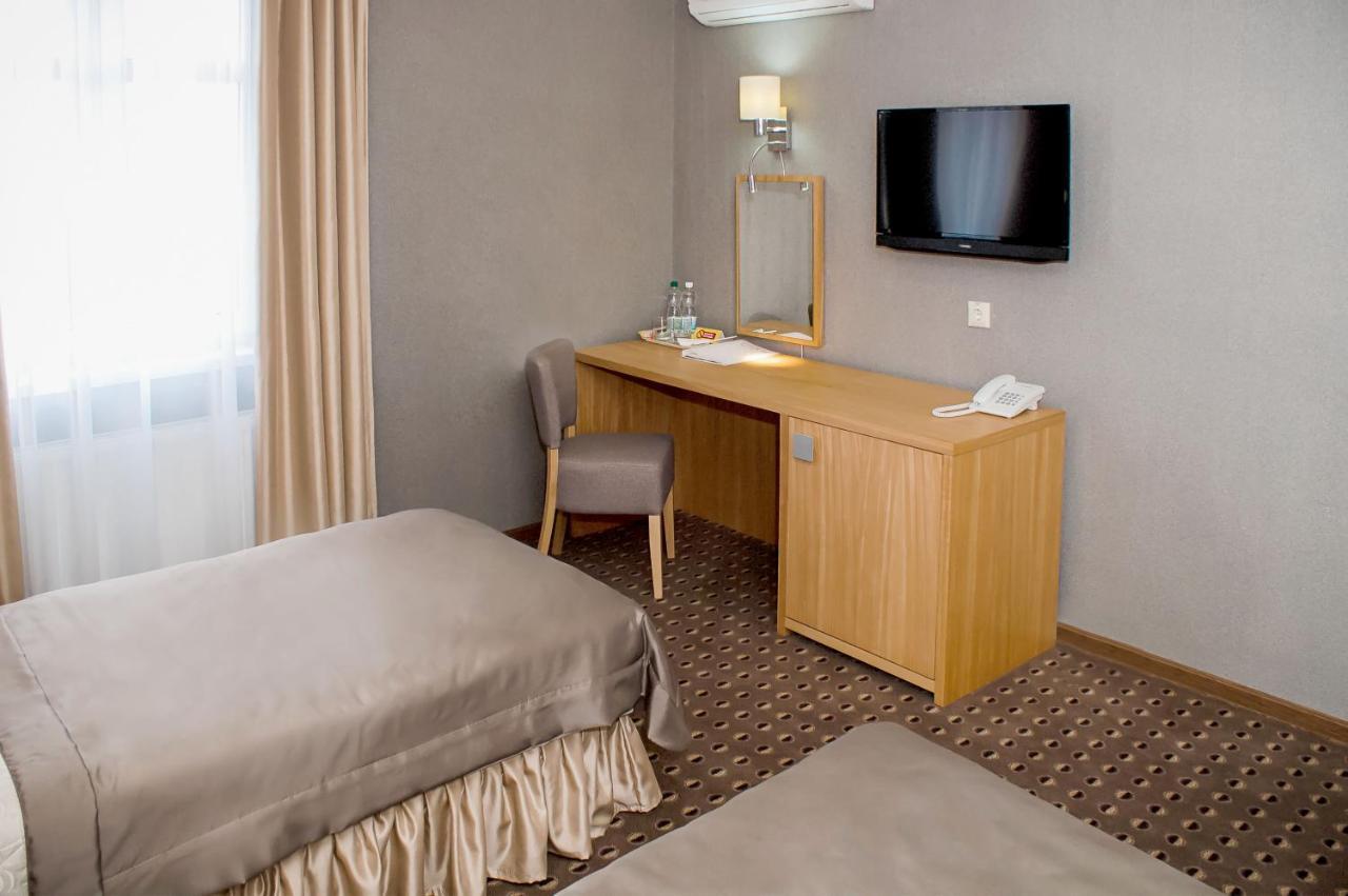 Kolobok Hotel Kniahynynok Buitenkant foto