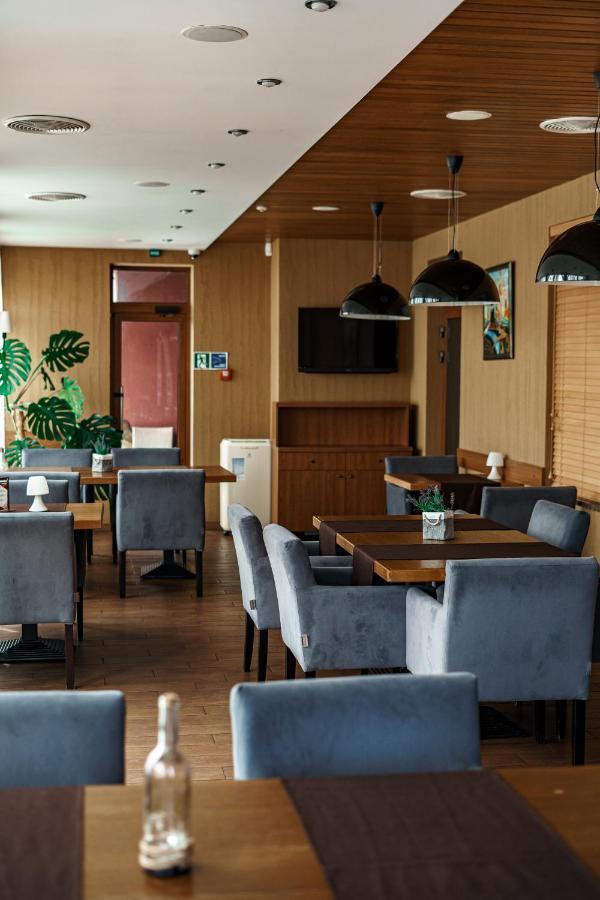 Kolobok Hotel Kniahynynok Buitenkant foto